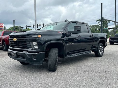 Used 2024 Chevrolet Silverado 2500 Custom w/ Custom Value Package AWD/4WD image 1