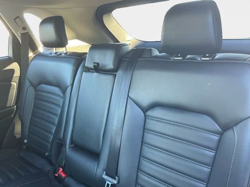 Used 2023 Ford Edge SEL image 15