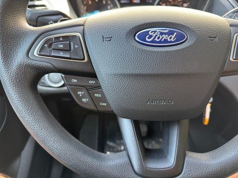 Used 2017 Ford Escape SE w/ Equipment Group 201A AWD/4WD image 18