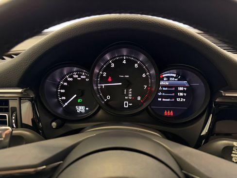 Certified 2025 Porsche Macan AWD/4WD image 21