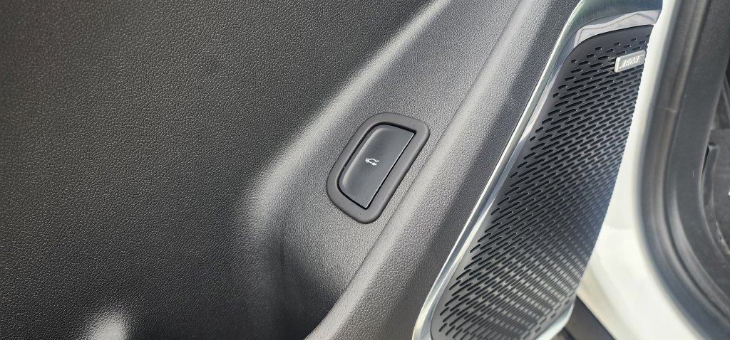 Used 2026 GMC Acadia Elevation w/ Elevation Premium Package FWD image 13