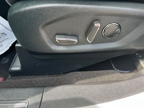 Used 2018 Ford Explorer XLT w/ Equipment Group 202A FWD image 27