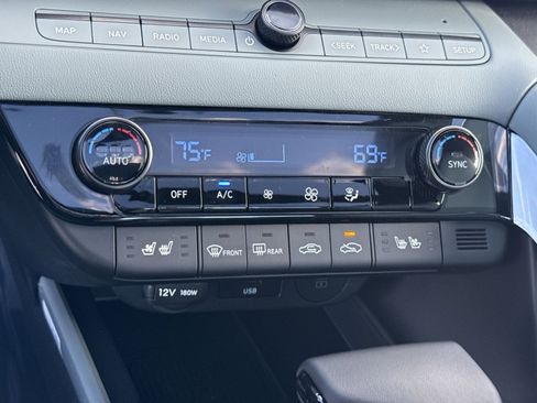 New 2025 Hyundai Elantra Limited image 21