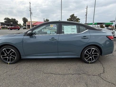 New 2025 Nissan Sentra SR image 7