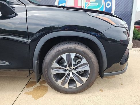 Used 2023 Toyota Highlander L image 6