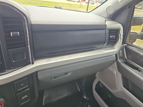 Used 2025 Ford F250 XLT w/ Black Appearance Package AWD/4WD image 33