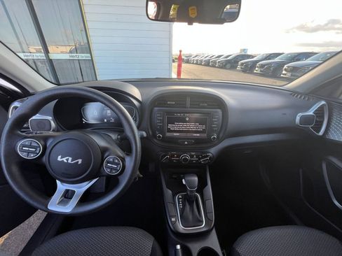 Used 2025 Kia Soul LX w/ LX Technology Package FWD image 33
