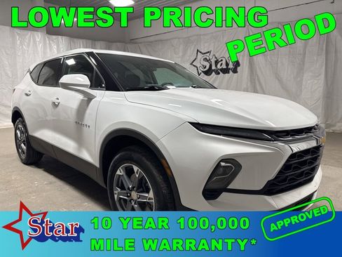 Used 2025 Chevrolet Blazer LT FWD image 1
