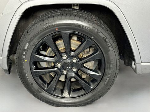 Used 2021 Jeep Grand Cherokee Laredo X AWD/4WD image 31