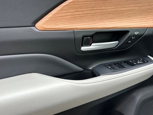 Certified 2024 Toyota Grand Highlander Limited image 13