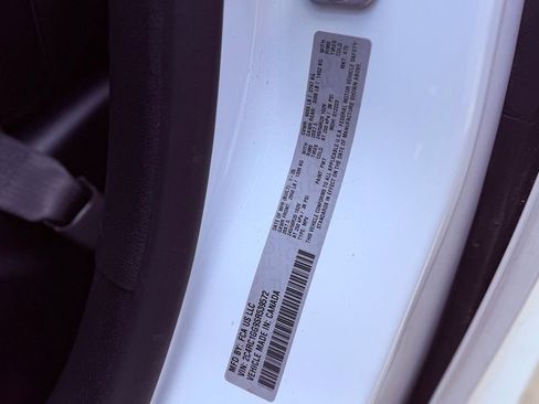 Used 2025 Chrysler Pacifica Limited FWD image 37
