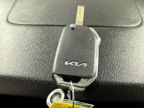 Used 2023 Kia Seltos LX image 28