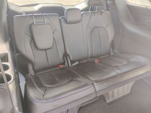 Used 2025 Chrysler Pacifica Select w/ Uconnect Theater Family Group AWD/4WD image 25