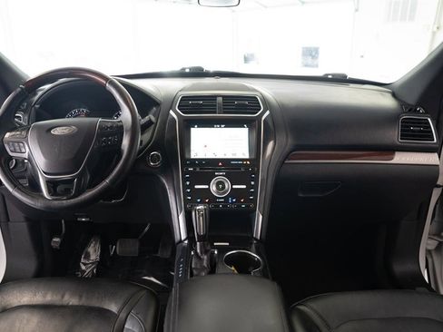 Used 2018 Ford Explorer Platinum AWD/4WD image 15