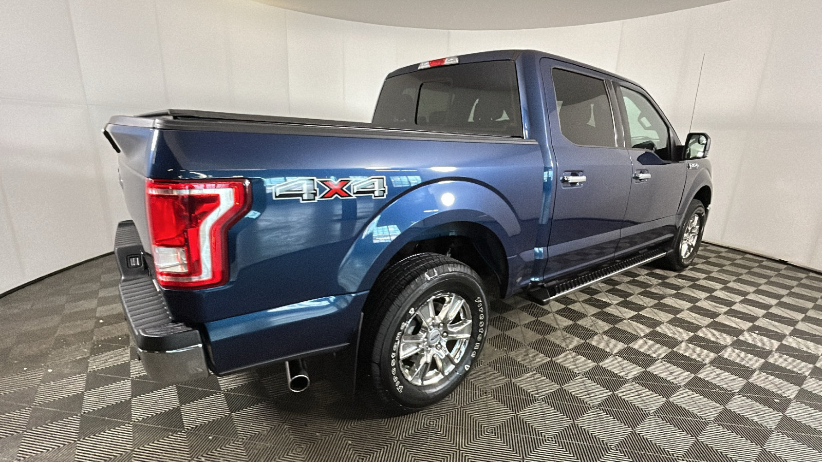 Used 2015 Ford F150 XLT w/ Equipment Group 302A Luxury AWD/4WD image 3
