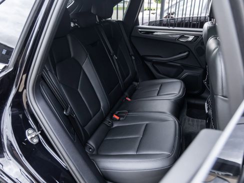 Certified 2023 Porsche Macan AWD/4WD image 41
