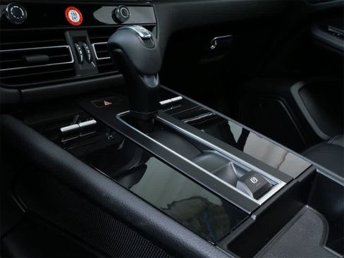 Used 2025 Porsche Macan image 23