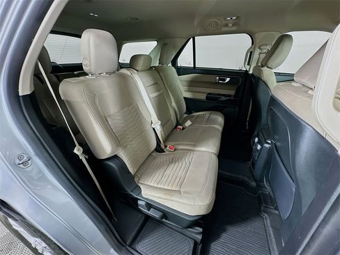 Used 2020 Ford Explorer XLT w/ Class III Trailer Tow Package image 32