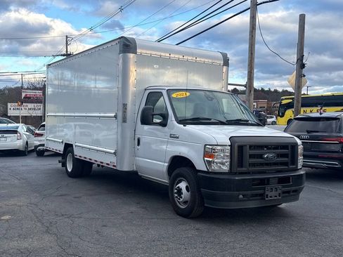 Used 2021 Ford E-350 and Econoline 350 Super Duty image 7