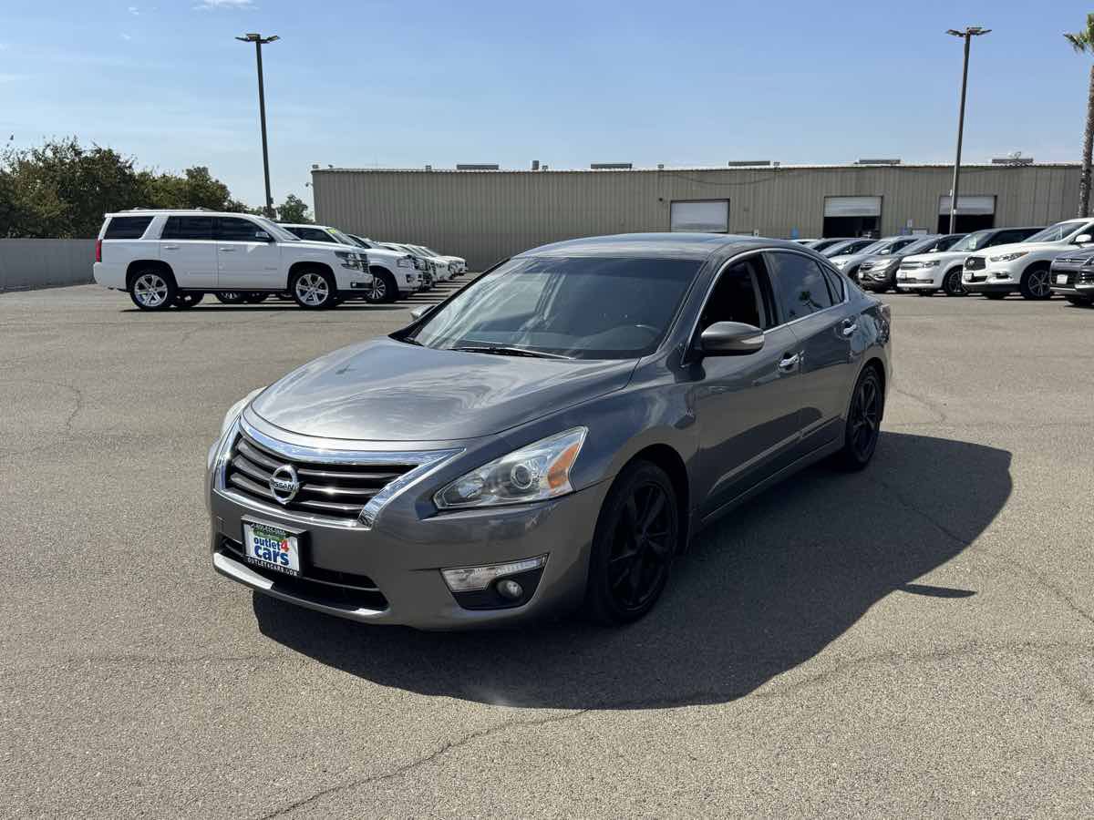 Used 2015 Nissan Altima 2.5 SV w/ Convenience Package FWD image 5