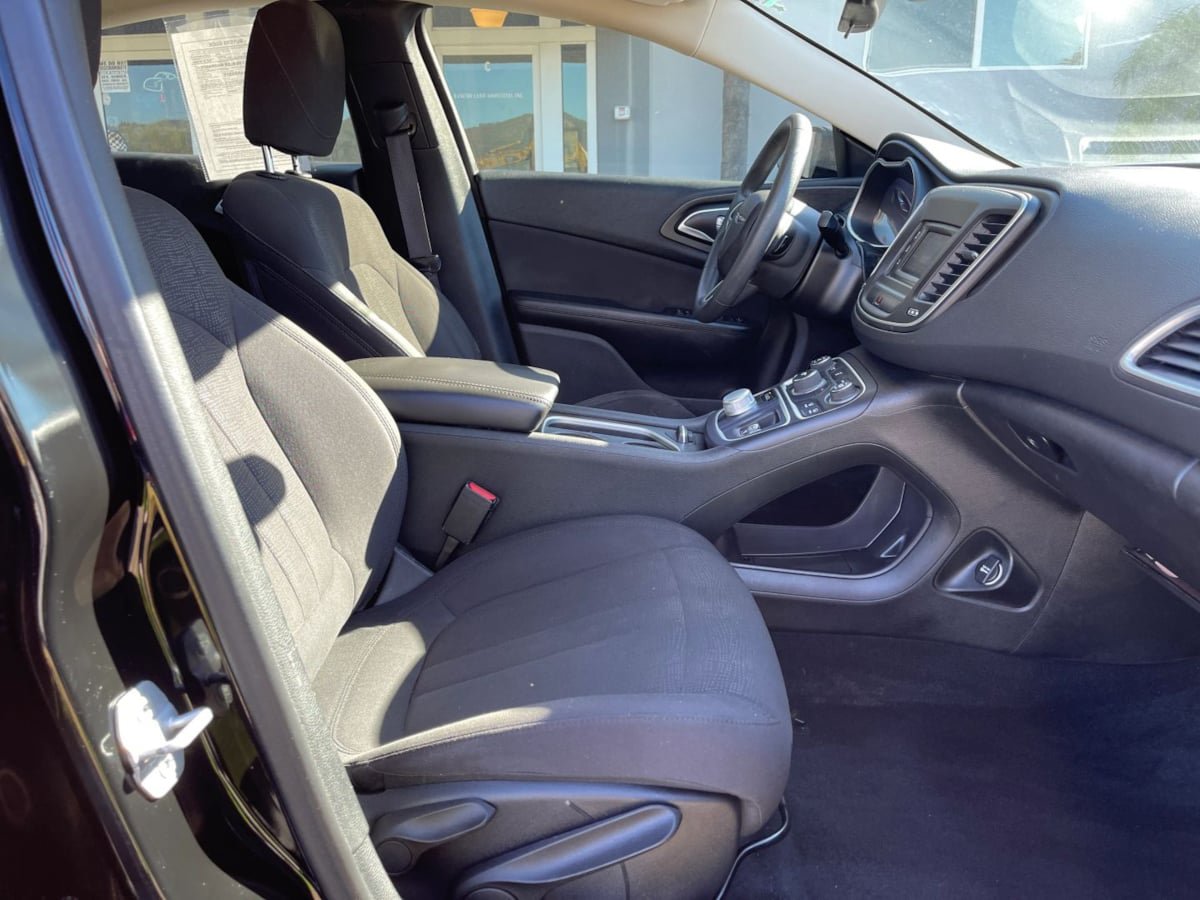 Used 2015 Chrysler 200 Limited FWD image 25