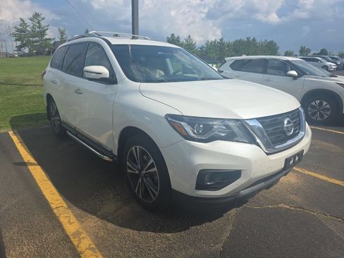 Used 2019 Nissan Pathfinder Platinum AWD/4WD image 3