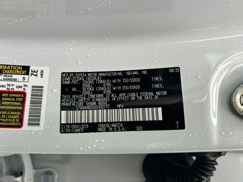 Used 2025 Toyota Grand Highlander AWD image 34