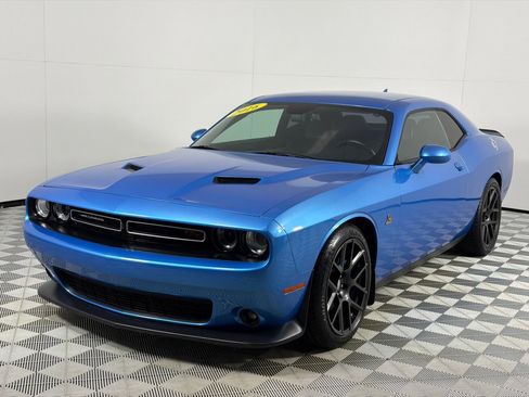 Used 2016 Dodge Challenger R/T Scat Pack w/ Leather Interior Group image 11