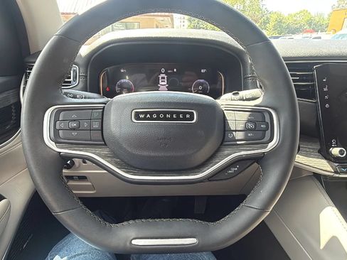 Used 2024 Jeep Wagoneer L Series II w/ Flexible Seating Group RWD image 18