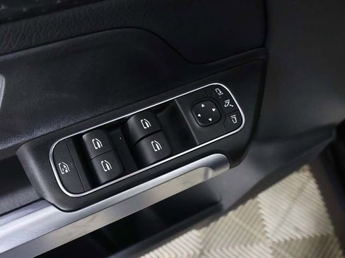 Used 2025 Mercedes-Benz GLB 250 4MATIC image 37