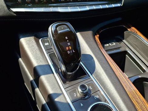 Used 2021 Cadillac Escalade ESV Premium Luxury w/ Driver Assist Tech Package AWD/4WD image 18