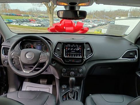 Used 2019 Jeep Cherokee Limited image 12