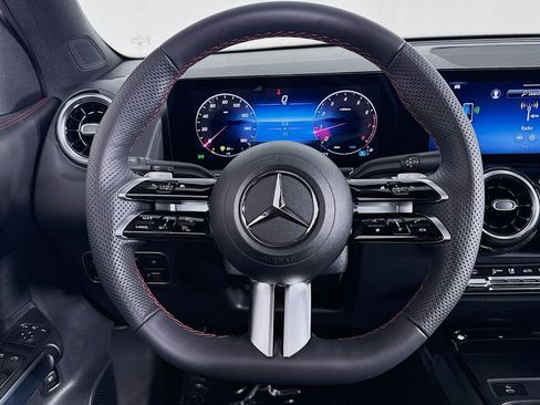 New 2026 Mercedes-Benz GLB 250 image 18