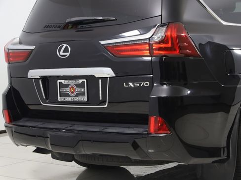 Used 2020 Lexus LX 570 4WD w/ Luxury Package image 47
