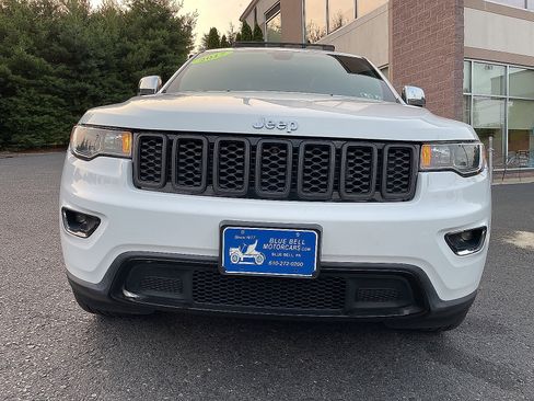 Used 2017 Jeep Grand Cherokee Limited image 12