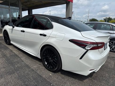 Used 2022 Toyota Camry XSE FWD image 3