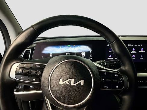 Used 2025 Kia Sportage SX image 11