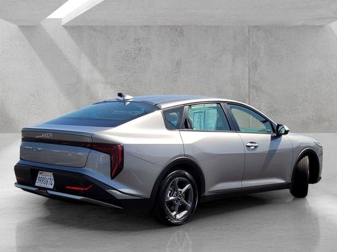Used 2025 Kia K4 LXS image 4