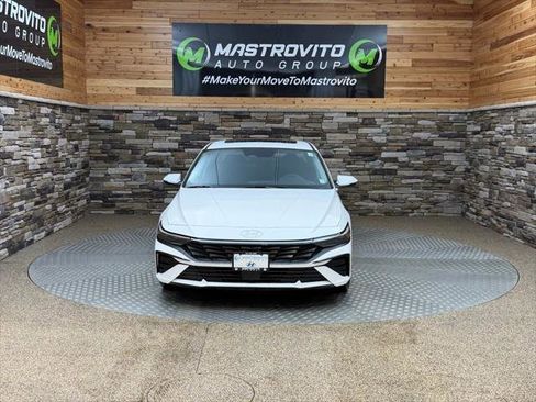 New 2025 Hyundai Elantra Limited FWD image 3