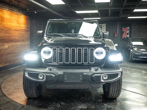 Used 2025 Jeep Wrangler Unlimited Sahara image 4