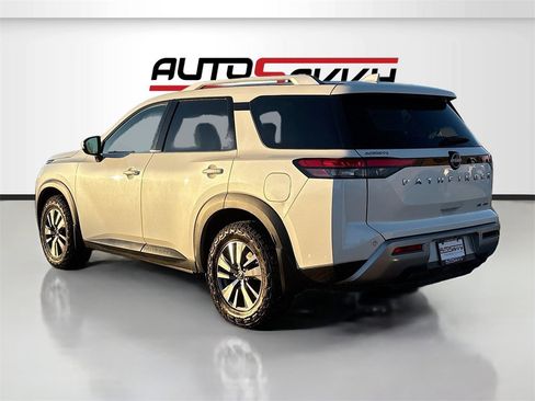 Used 2023 Nissan Pathfinder SL image 5
