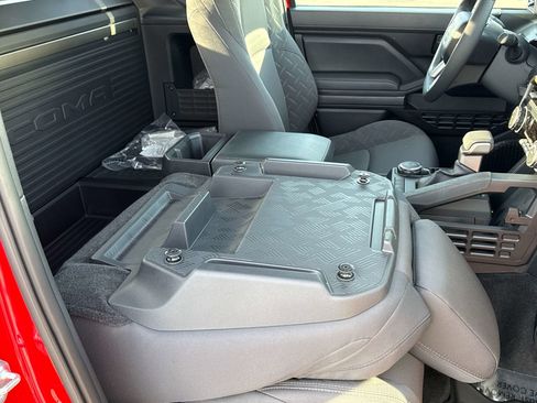 Used 2025 Toyota Tacoma SR5 image 18