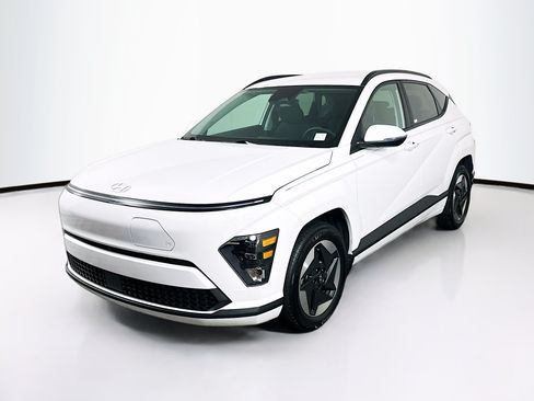 Used 2024 Hyundai Kona SEL FWD image 3