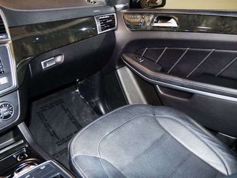 Used 2015 Mercedes-Benz GL 550 4MATIC image 53