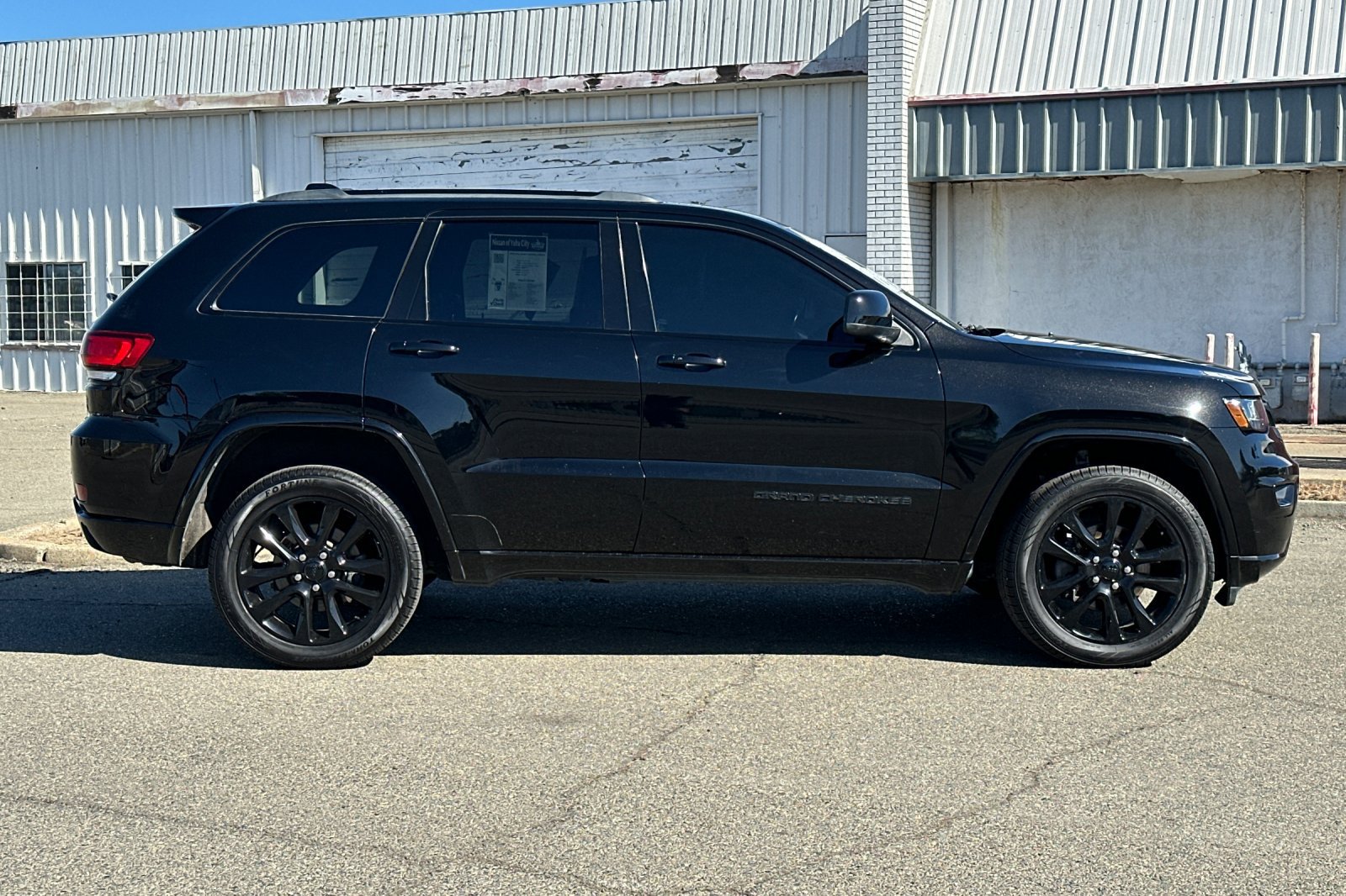 Used 2020 Jeep Grand Cherokee Altitude AWD/4WD image 3