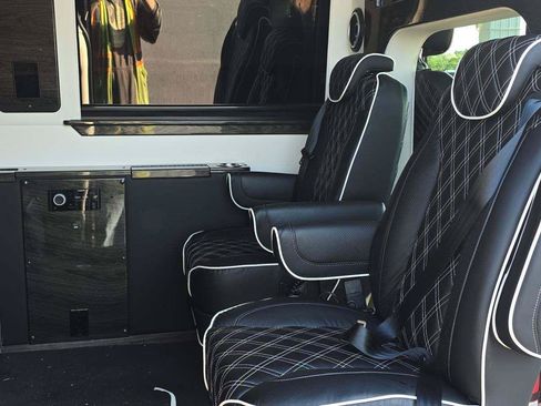Used 2023 Mercedes-Benz Sprinter 3500 image 9