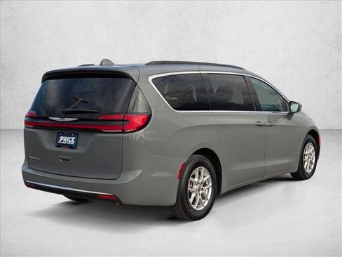 Used 2022 Chrysler Pacifica Touring-L image 5