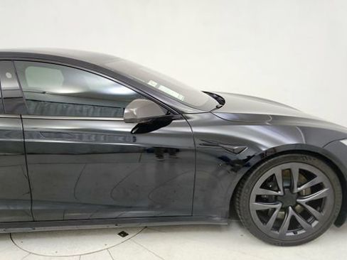 Used 2021 Tesla Model S Plaid image 8