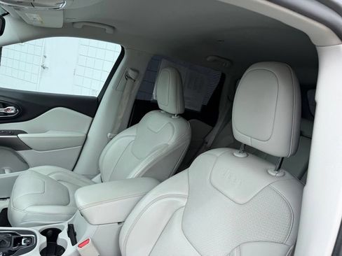 Used 2020 Jeep Cherokee Limited FWD image 18