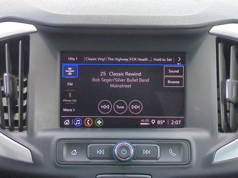 Used 2024 GMC Terrain SLE AWD/4WD image 15